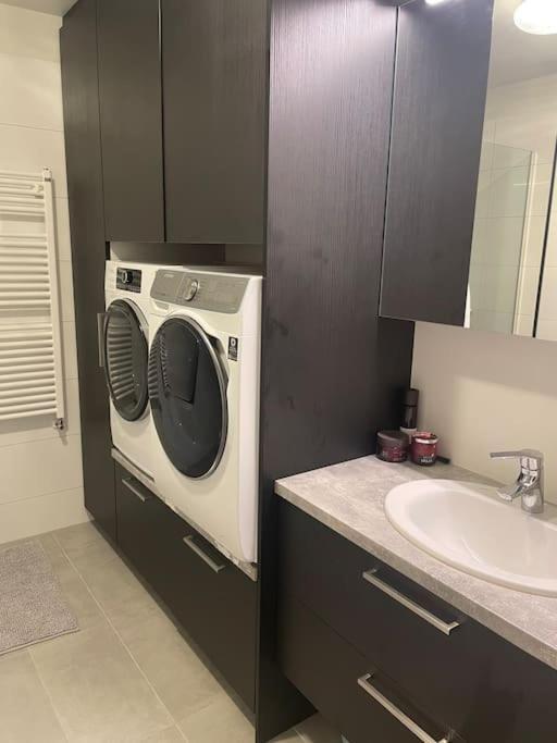 Njarthvik Beautiful Apartment Near Airport מראה חיצוני תמונה