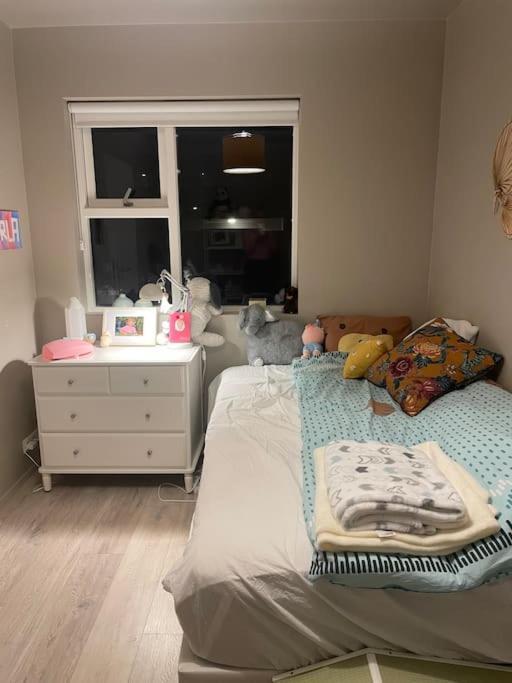 Njarthvik Beautiful Apartment Near Airport מראה חיצוני תמונה