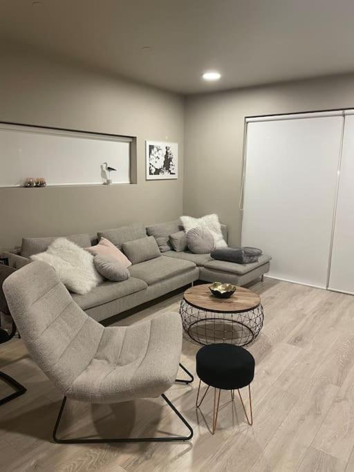 Njarthvik Beautiful Apartment Near Airport מראה חיצוני תמונה